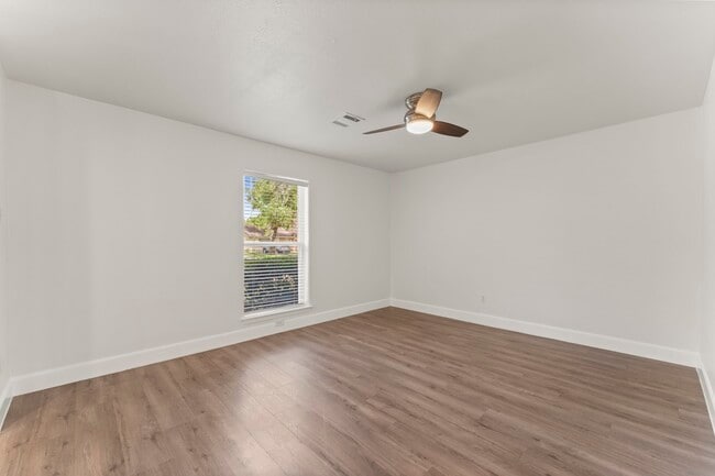 Building Photo - 4135 Hill Oak Dr