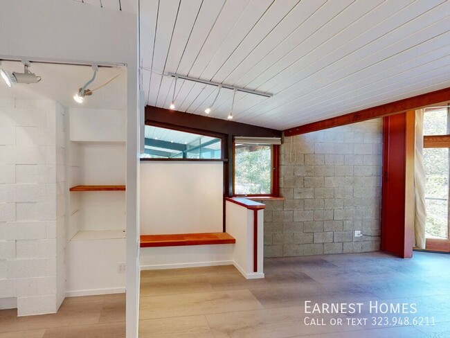 Building Photo - 12400 Rochedale Ln