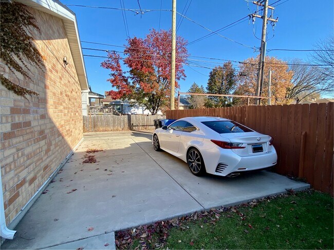 Building Photo - 6408 W Raven St