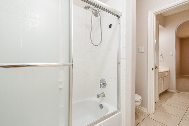 Building Photo - 3015 Bonnebridge Way Blvd