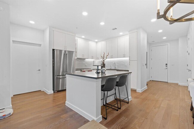 Building Photo - 900 S 1st St