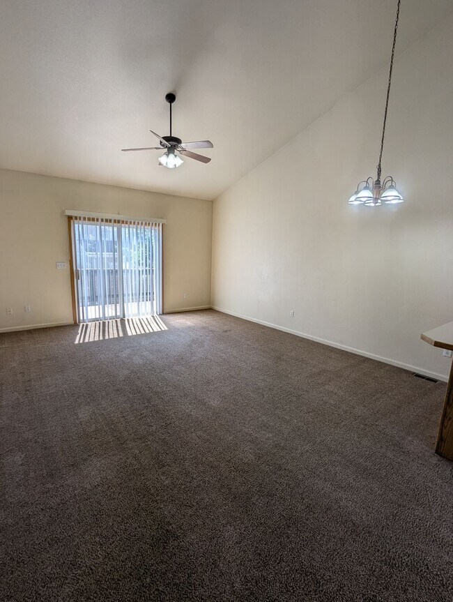 Building Photo - AWESOME 3-BDRM, 3-BATH, 4-LEVEL HOME AVAILABLE FOR IMMEDIATE OCCUPANCY IN GRAPEVINE - EVANS!