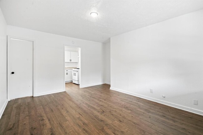 Primary Photo - 7430 Mount St
