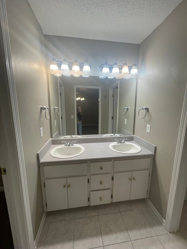 Building Photo - 212 Foxchase Ln