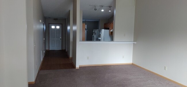 pass thru kitchen - 2016 Swallowtail Ct