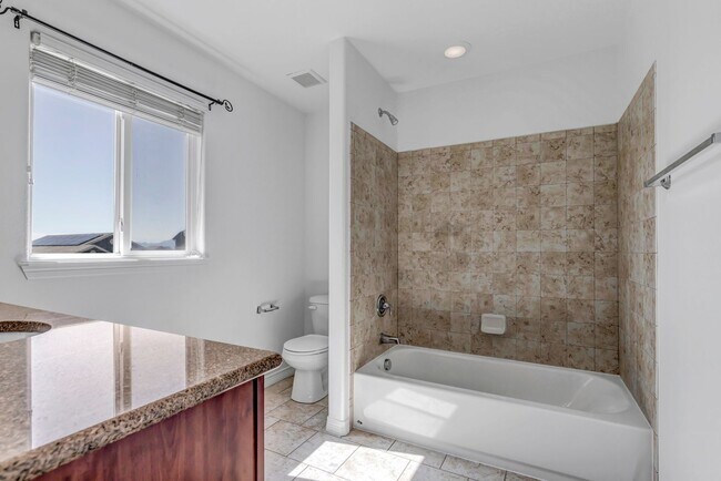 Building Photo - Clean and Spacious Home for Rent-Peyton- 80831