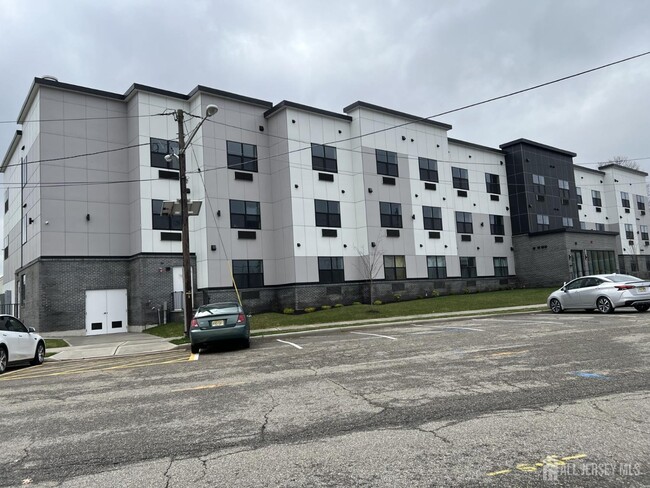 Primary Photo - 100 Jackson Ave