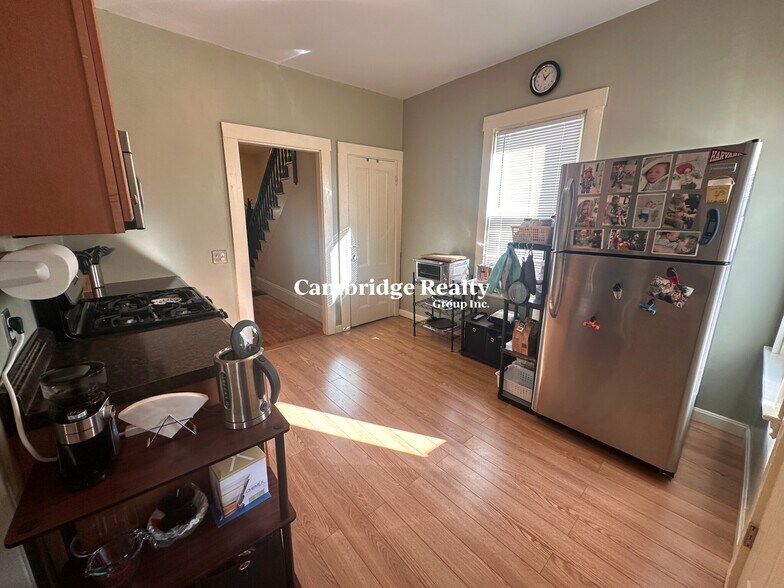 Primary Photo - 374 Highland Ave