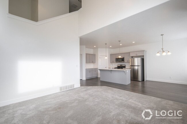 Building Photo - Stunning Townhome in Lehi!!