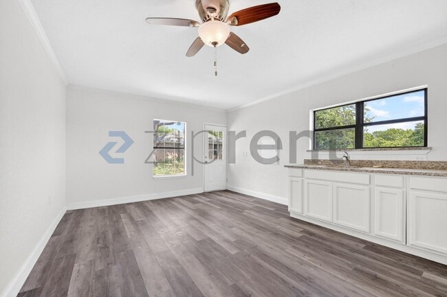 Building Photo - 3901 High Rd