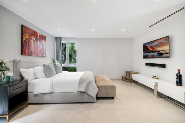 Building Photo - 1379 N Venetian Way