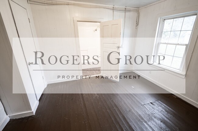 Building Photo - 434 Owen St