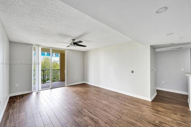 Building Photo - 520 SE 5 Ave