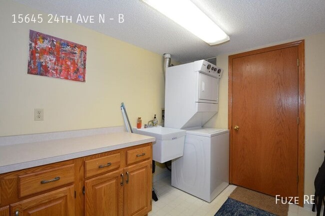 Building Photo - 15645 24th Ave N