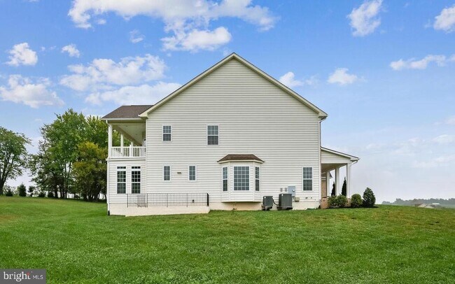 Building Photo - 14673 Falconaire Pl