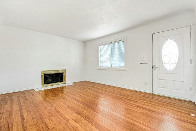 Building Photo - 14323 Califa St