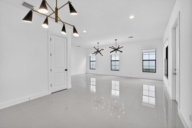 Building Photo - 4025 Faraday Wy