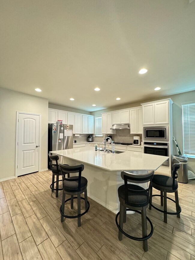 Building Photo - Beautiful 4 BD/3 BA Home Available off Wiseman Rd/Far West San Antonio! Available JULY 1st!