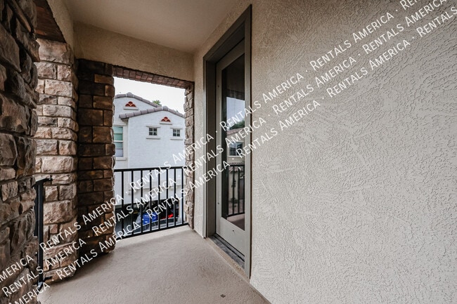 Building Photo - 1936 S Sycamore Pl