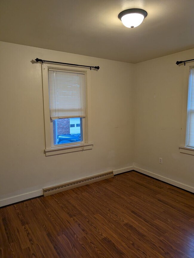 Building Photo - 3 Bd/1 Bath Home for Rent -- Available NOW!