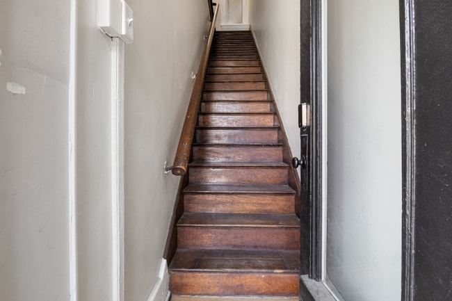 Building Photo - 125 N George St