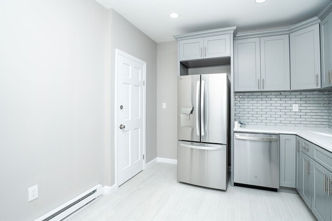 Building Photo - 15-17 Saunders St