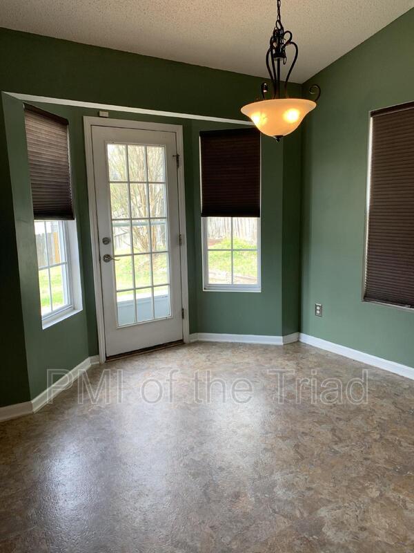 Building Photo - 2457 Shadow Valley Rd