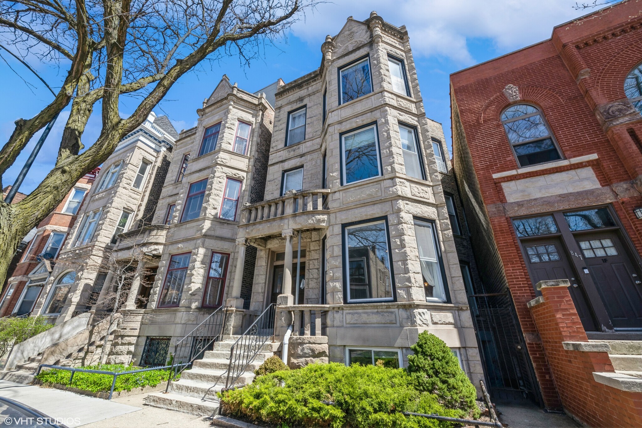Building Photo - 849 N Damen Ave