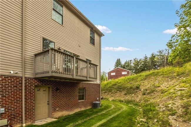Building Photo - 567 Chesnic Dr