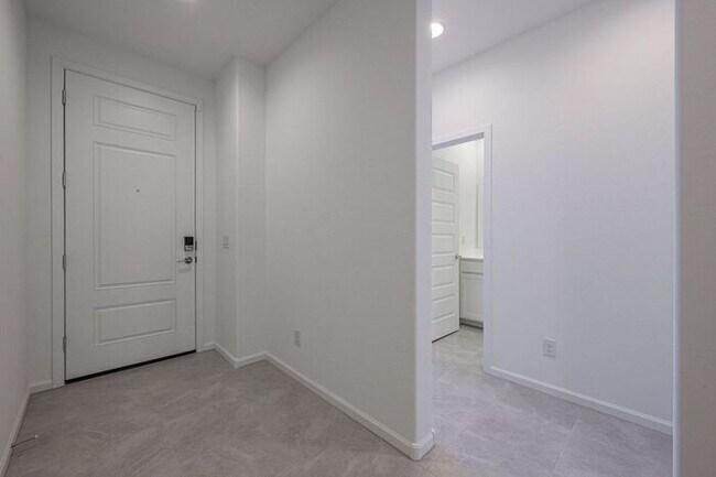 Building Photo - Alamar Living, 4 Bed, 3 Bath Rental!