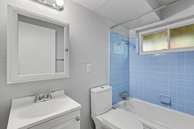 Building Photo - Spacious 4-Bedroom Home Near North Table Mountain