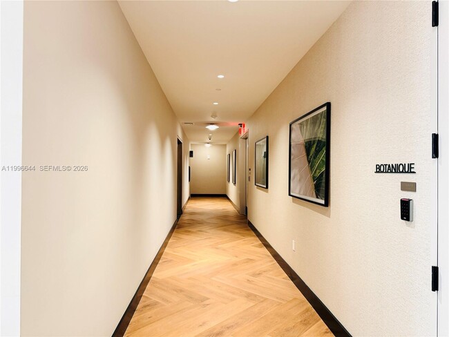 Building Photo - 121 NE 5th St