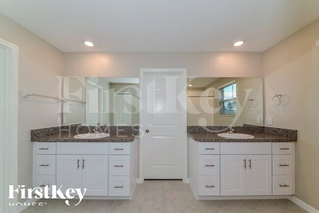 Building Photo - 806 Timeless Moss Dr