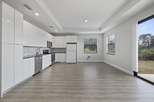 Building Photo - 679 Windermere Dr