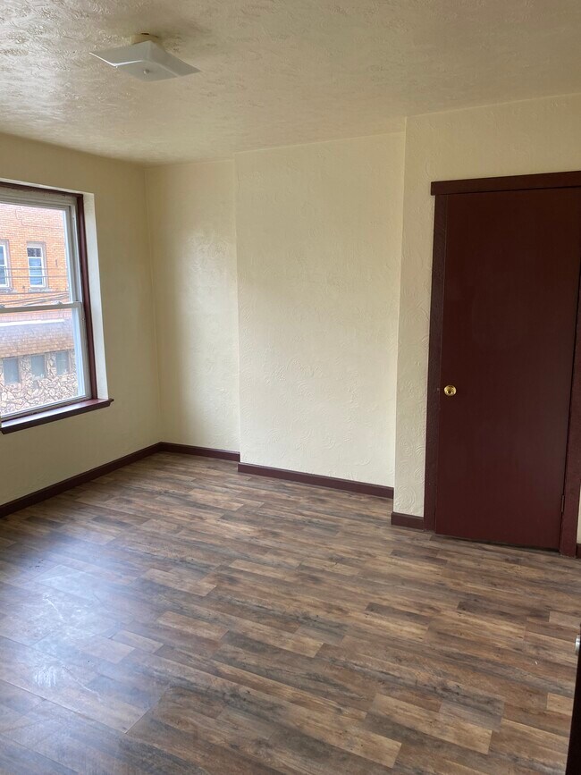 Building Photo - 311 Helen St