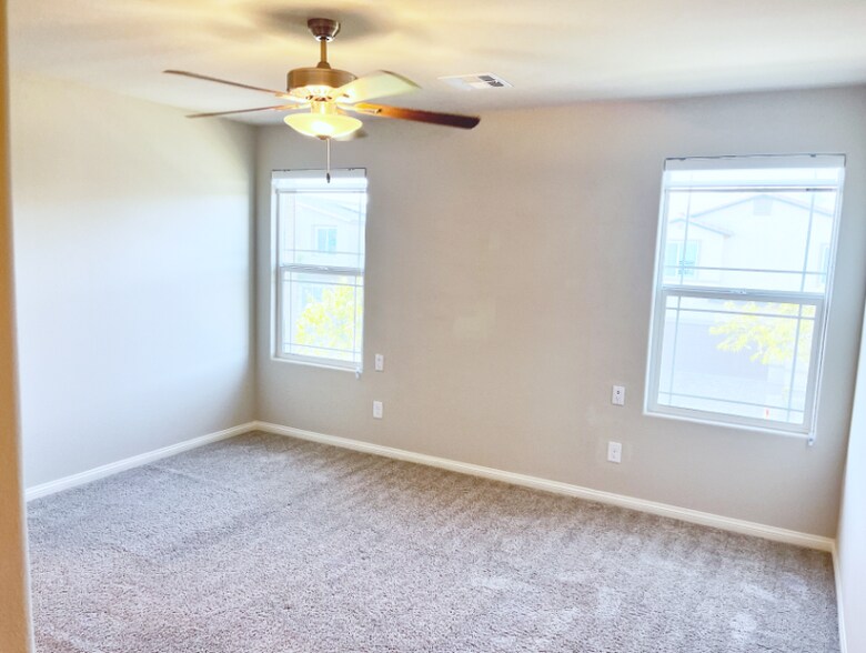 Building Photo - 4461 Lantern Point Ave