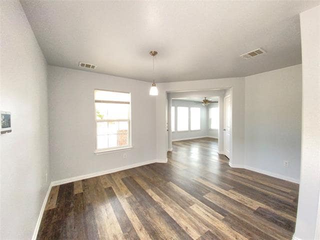 Building Photo - 924 E Annie St