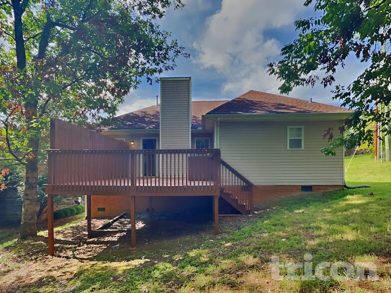 Building Photo - 101 Bentree Dr