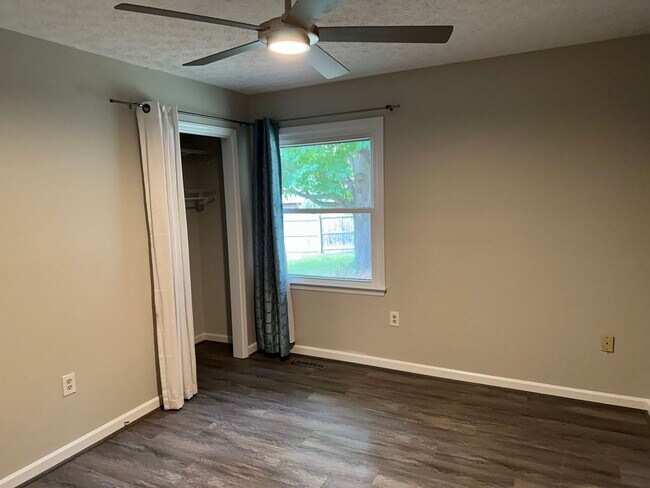 Building Photo - Updated 3 Bedroom 2.5 Bath Home on Hardwoo...