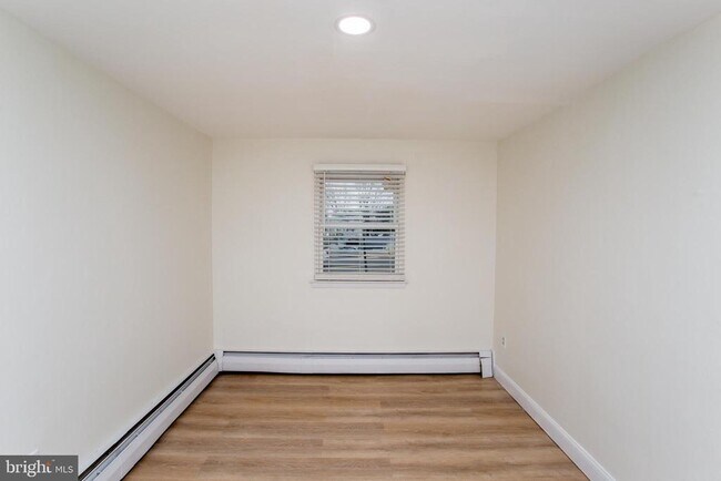 Building Photo - 857 Street Rd