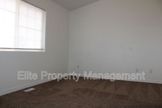 Building Photo - 169 S Stardust Dr