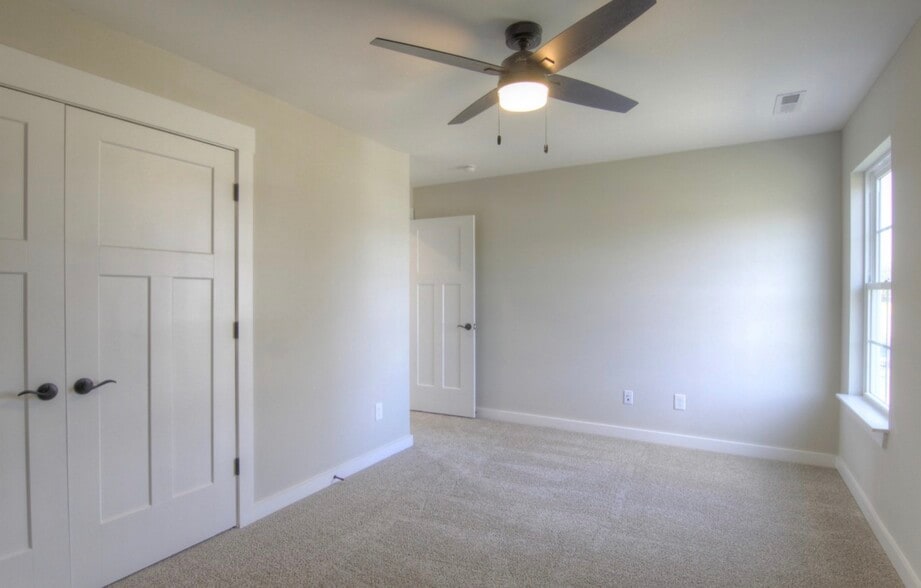 Building Photo - 717 Perrigan Ln