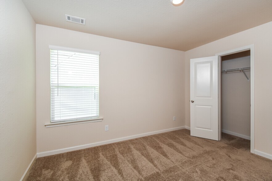 Building Photo - 132 Innis Brk Cir