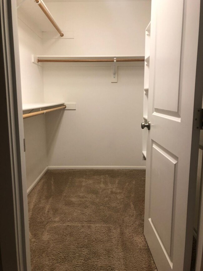 Building Photo - 3 Bed, 2 Bath Dallas Home!