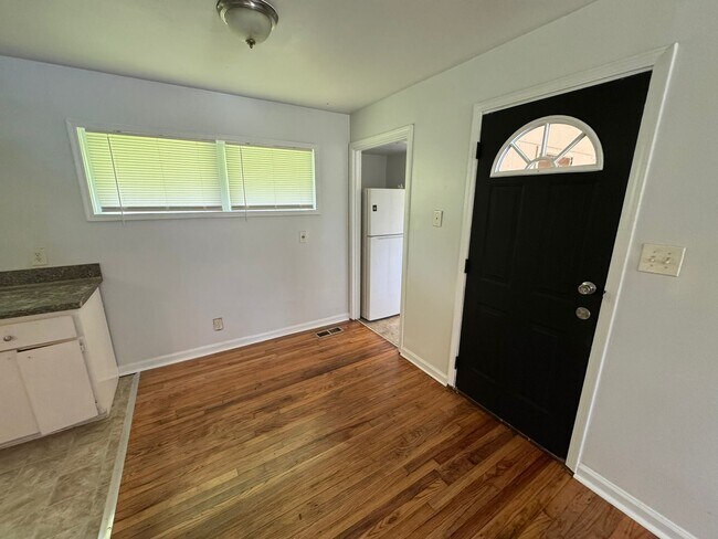 Building Photo - 2408 Groveland Cir S