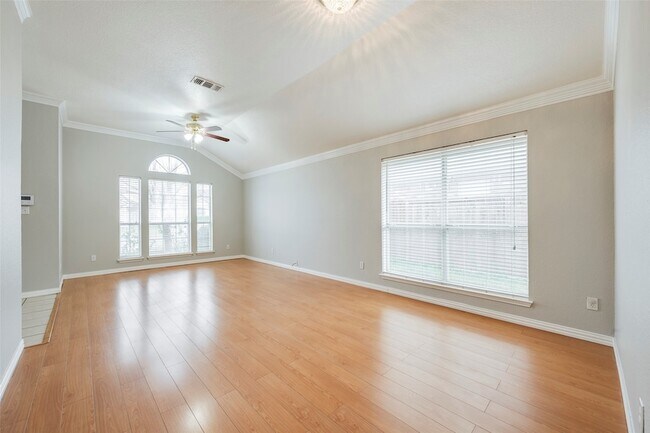 Building Photo - 5900 Rising Meadow Dr