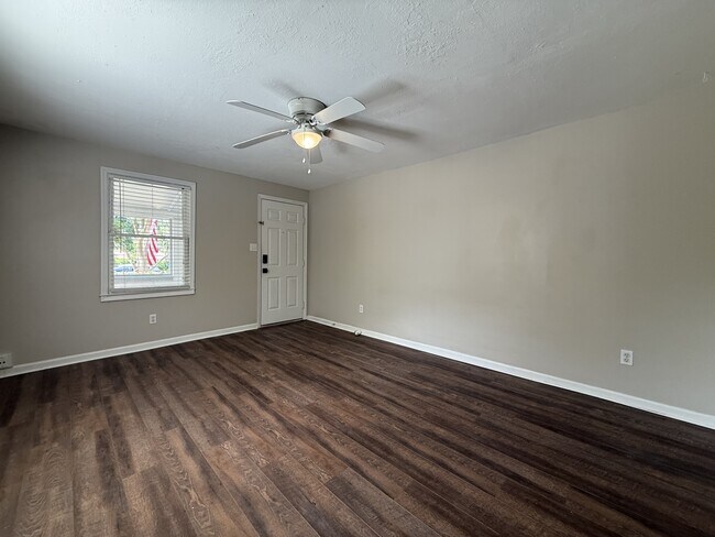 Building Photo - 509 Live Oak StreetUnit 2