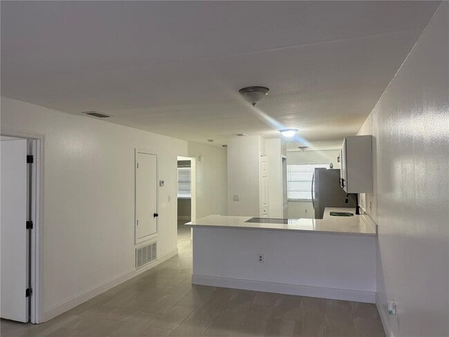 Building Photo - 2128 Bahamas Ct