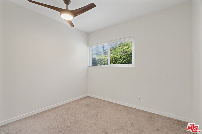 Building Photo - 631 Pier Ave