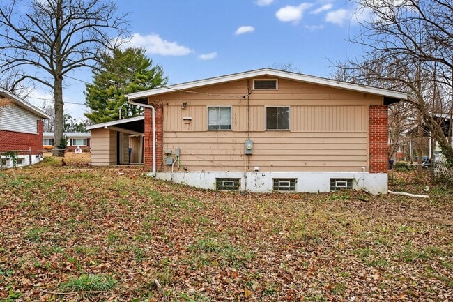 Building Photo - Updated 3-Bedroom Home with Fenced Yard in Florissant